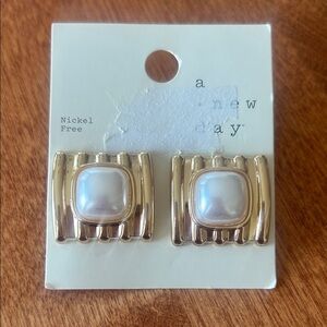 New With Tags A New Day Gold and White Stud Earrings